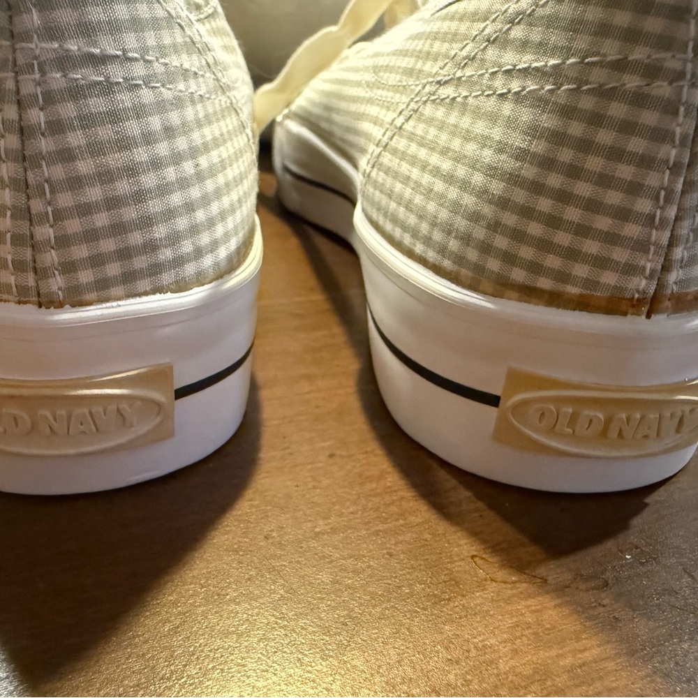 Old Navy Gingham Lace-Up Sneakers - Cream and White - Picture 6 of 8